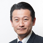 新村 猛 氏